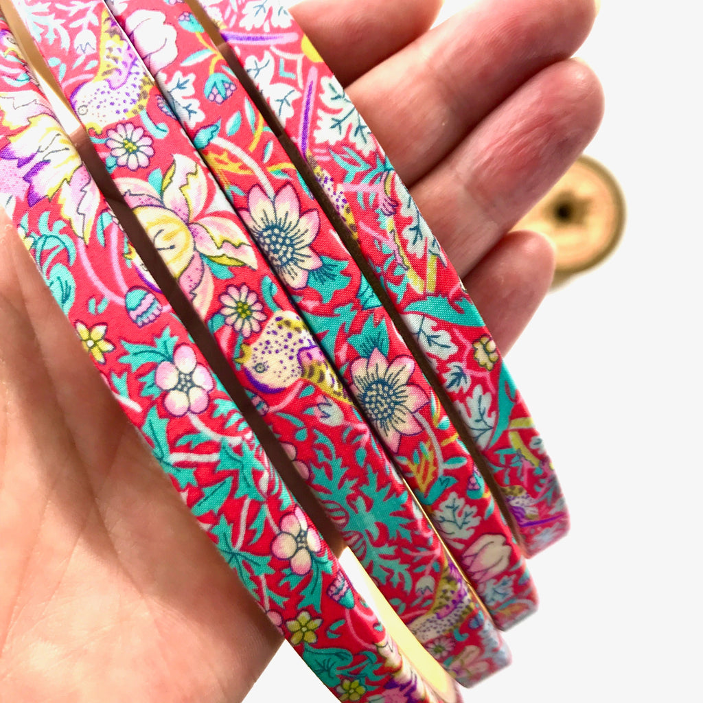 Red embroidery hoop frame,  wrapped in 'Strawberry Thief' fabric. This hoop features the Iconic 'Strawberry Thief' fabric designed by William Morris, a name famous within the Arts and Crafts movement.